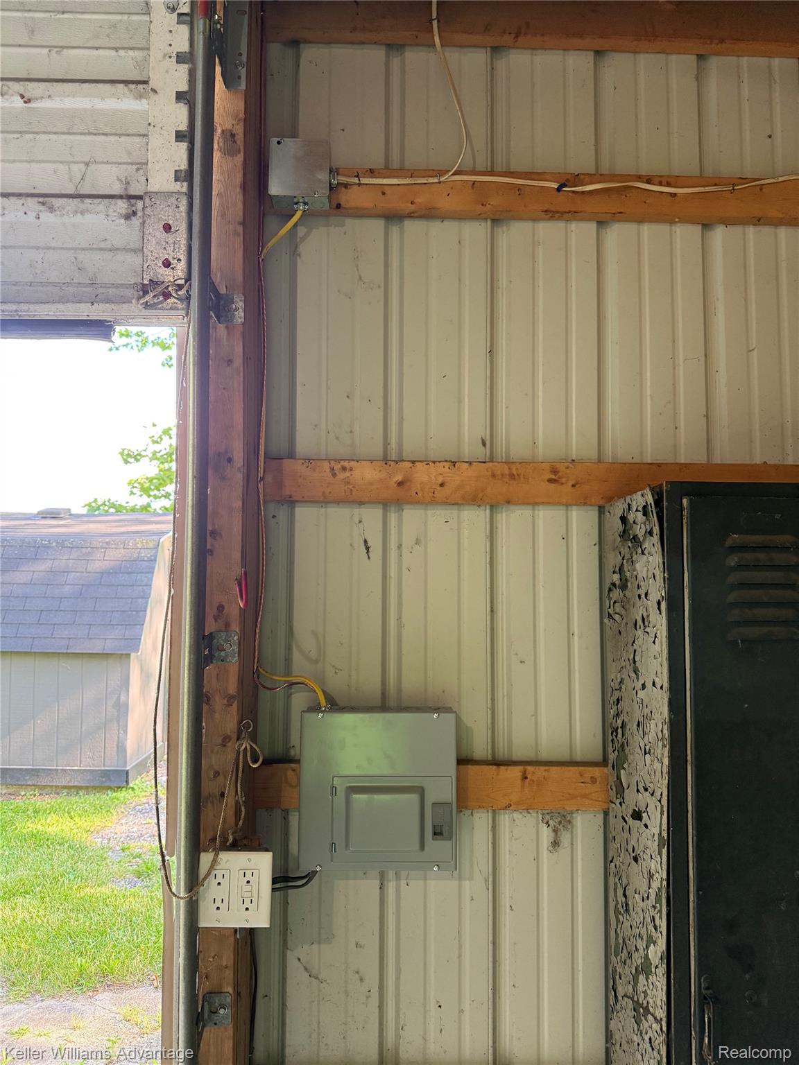 28800 Sibley Road Romulus, MI 48174 - Photo 64 of 66 IMG_9264.jpeg
