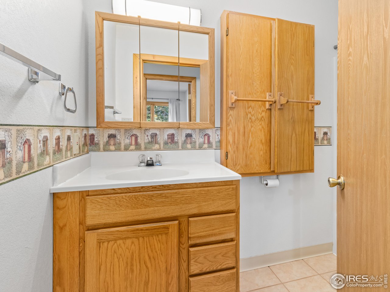 255 Apache Road Lyons, CO 80540 - Photo 18 of 33 Second bath on main level