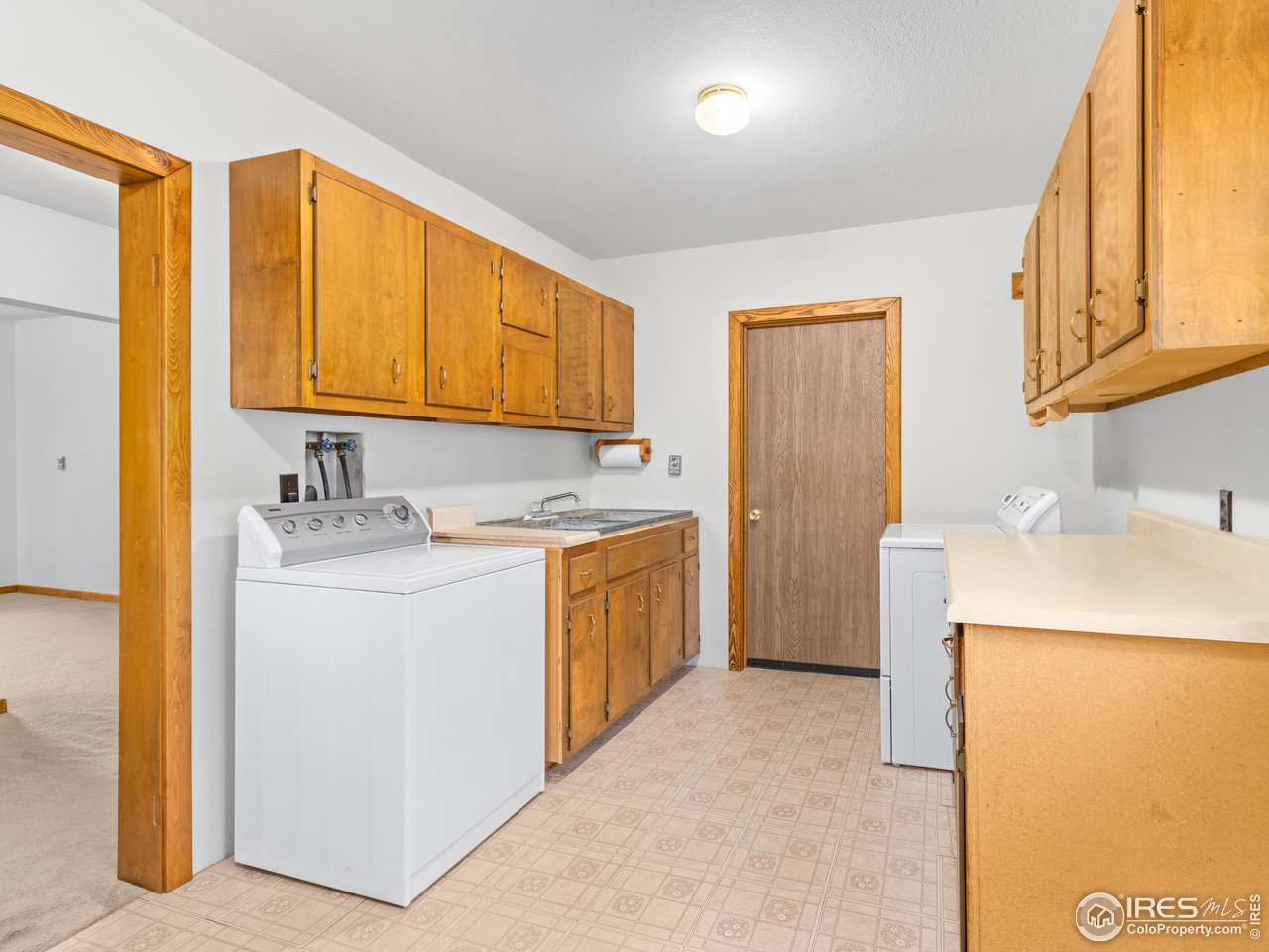 255 Apache Road Lyons, CO 80540 - Photo 26 of 33 Laundry room