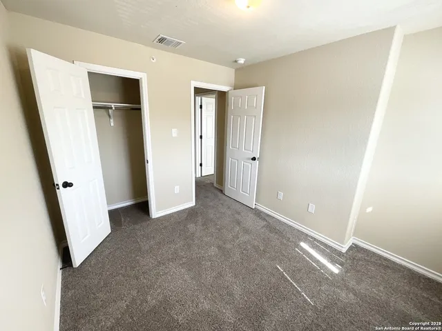 a view of yard with green space