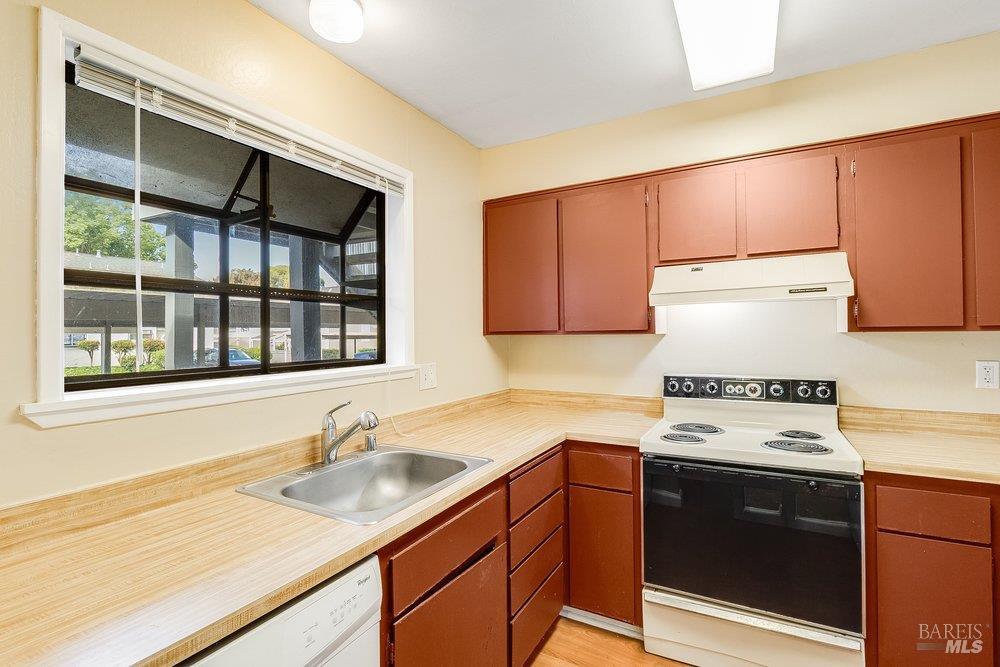 900 Southampton Road, Unit 11 Benicia, CA 94510 - Photo 5 of 36