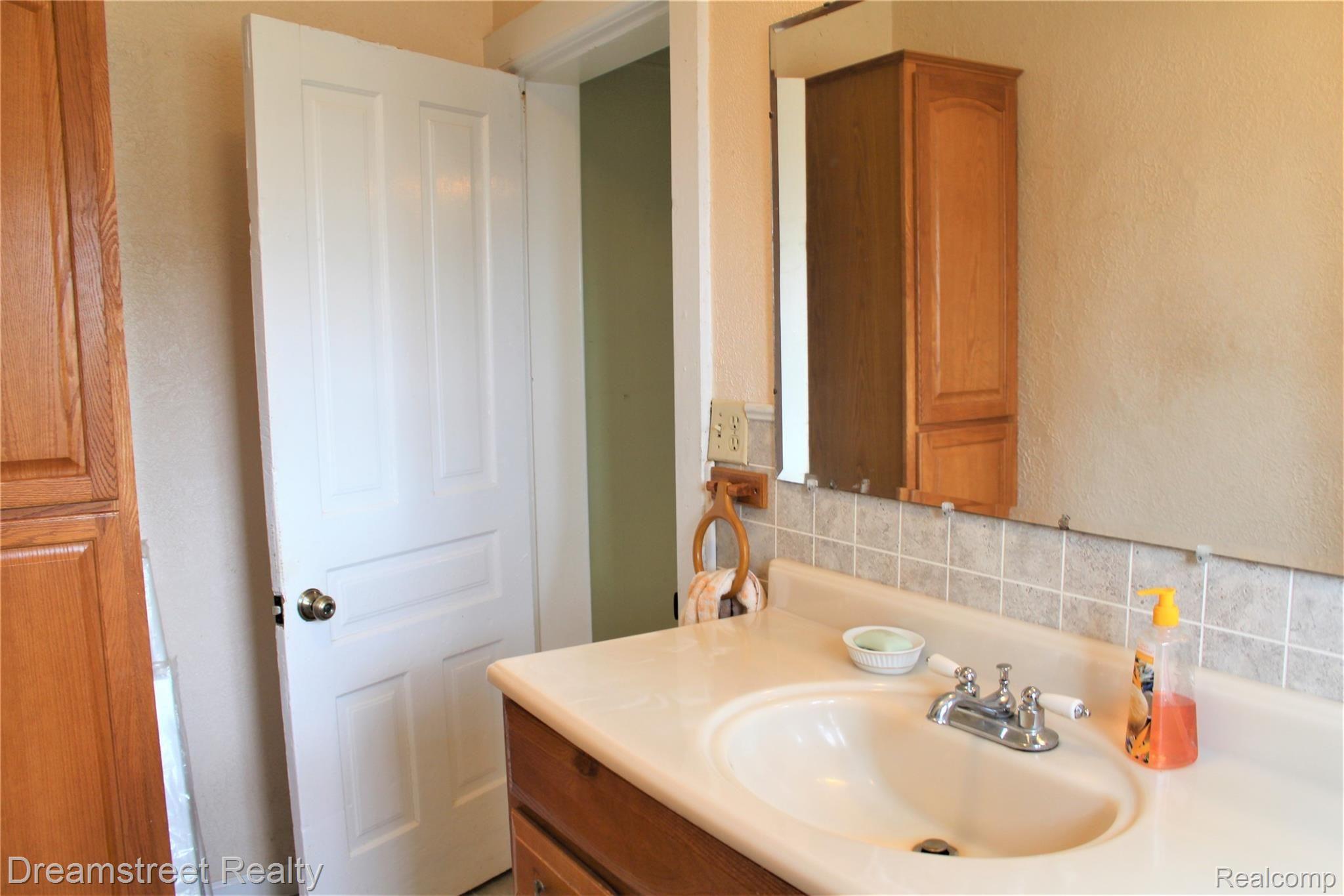 13625 Macon Road Saline, MI 48176 - Photo 20 of 49 IMG_5929.JPG