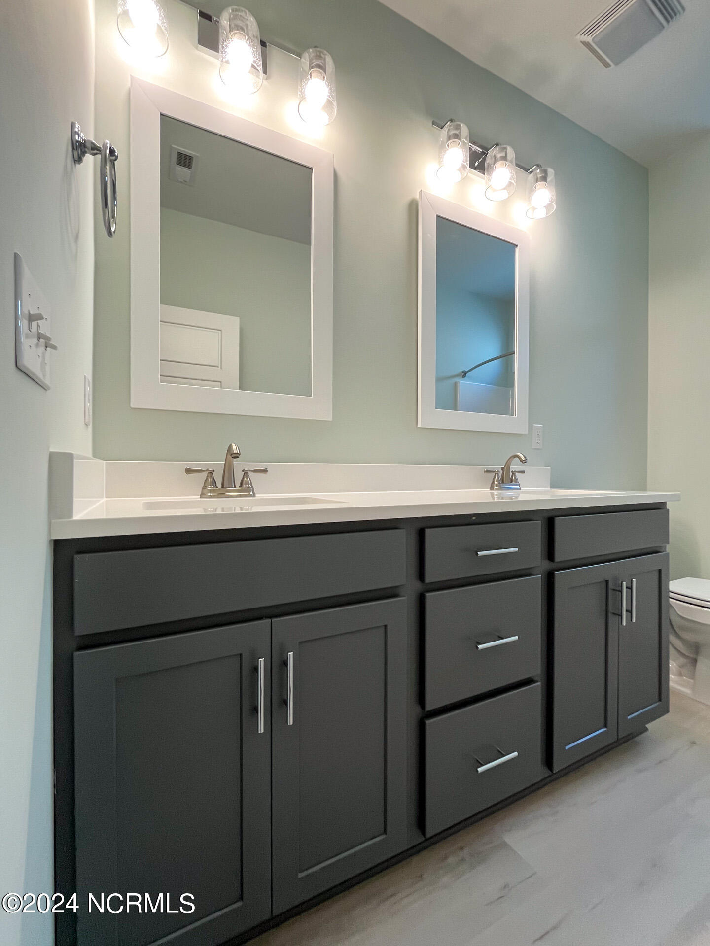 159 Freedom Park Road Beaufort, NC 28516 - Photo 10 of 24 Primary Bathroom-2