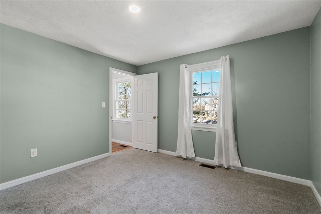 9 Oak Ridge Drive, Unit 6 Maynard, MA 01754 - Photo 27 of 39 an empty room with windows