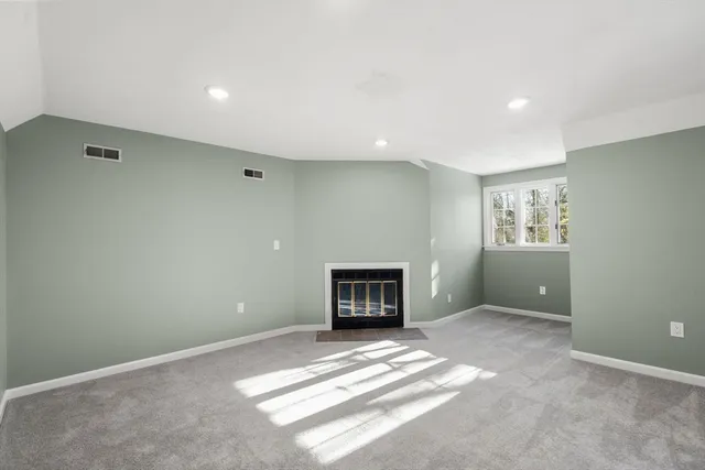 $469,900 | 9 Oak Ridge Drive, Unit 6, Maynard, MA 01754