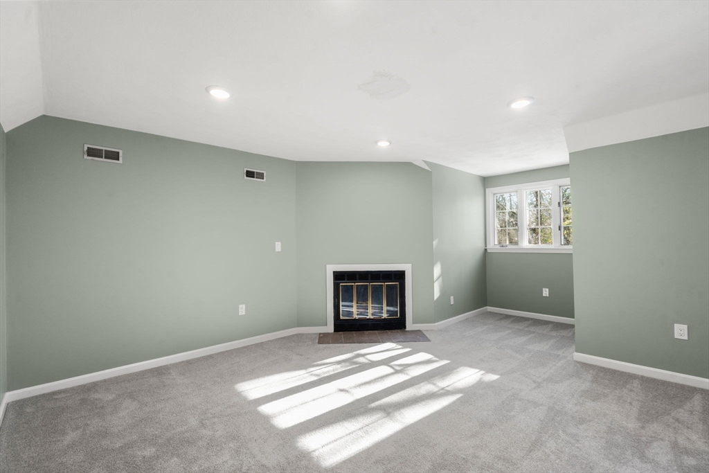 9 Oak Ridge Drive, Unit 6 Maynard, MA 01754 - Photo 29 of 39 a view of an empty room with a window