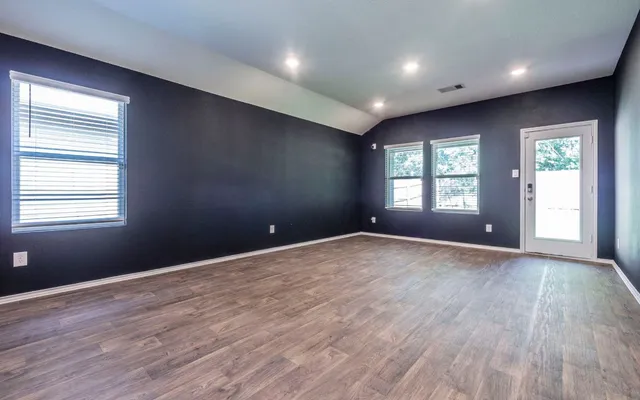 $279,900 | 352 Sickle Loop, Kyle, TX 78640