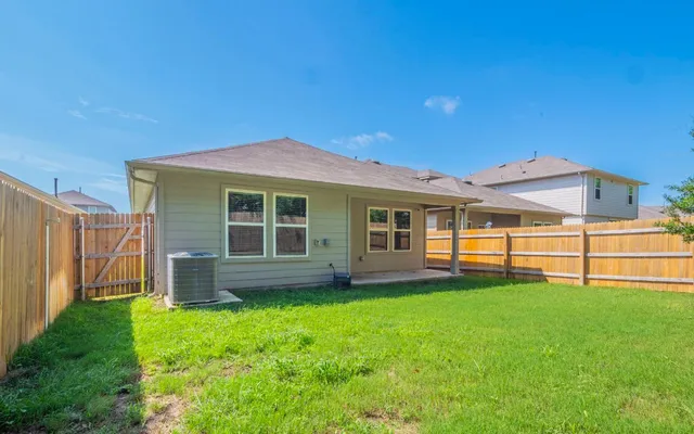 $279,900 | 352 Sickle Loop, Kyle, TX 78640