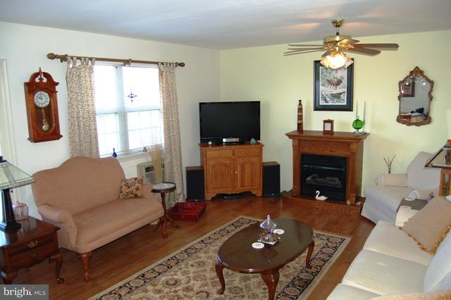 19 Brookfield Road Lititz, PA 17543 - Photo 4 of 11