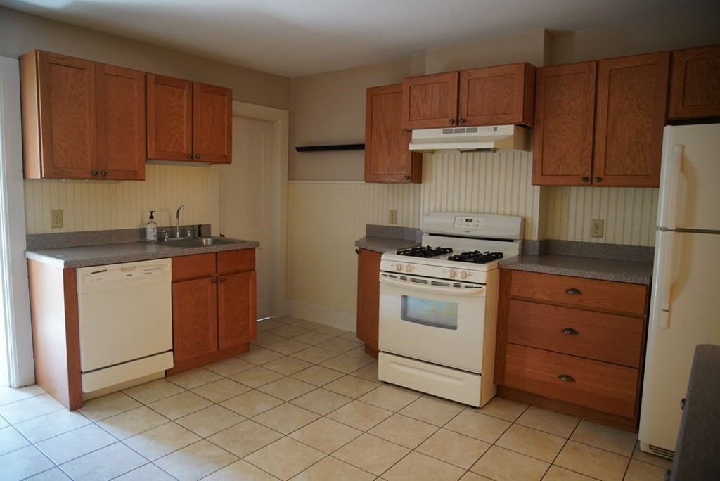 21 Lyman Road, Unit A Northampton, MA 01060 - Photo 7 of 22 Gallery Image 7