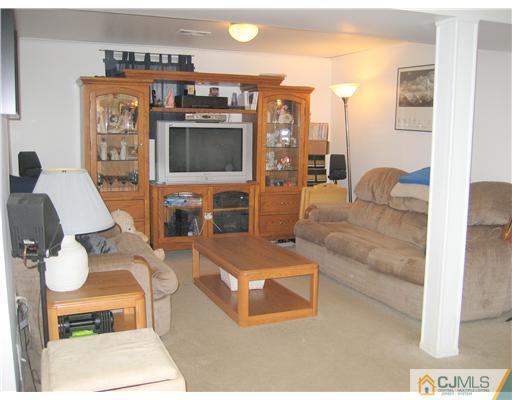 14 Ulysses Road Somerset, NJ 08873 - Photo 8 of 11 Gallery Image 8