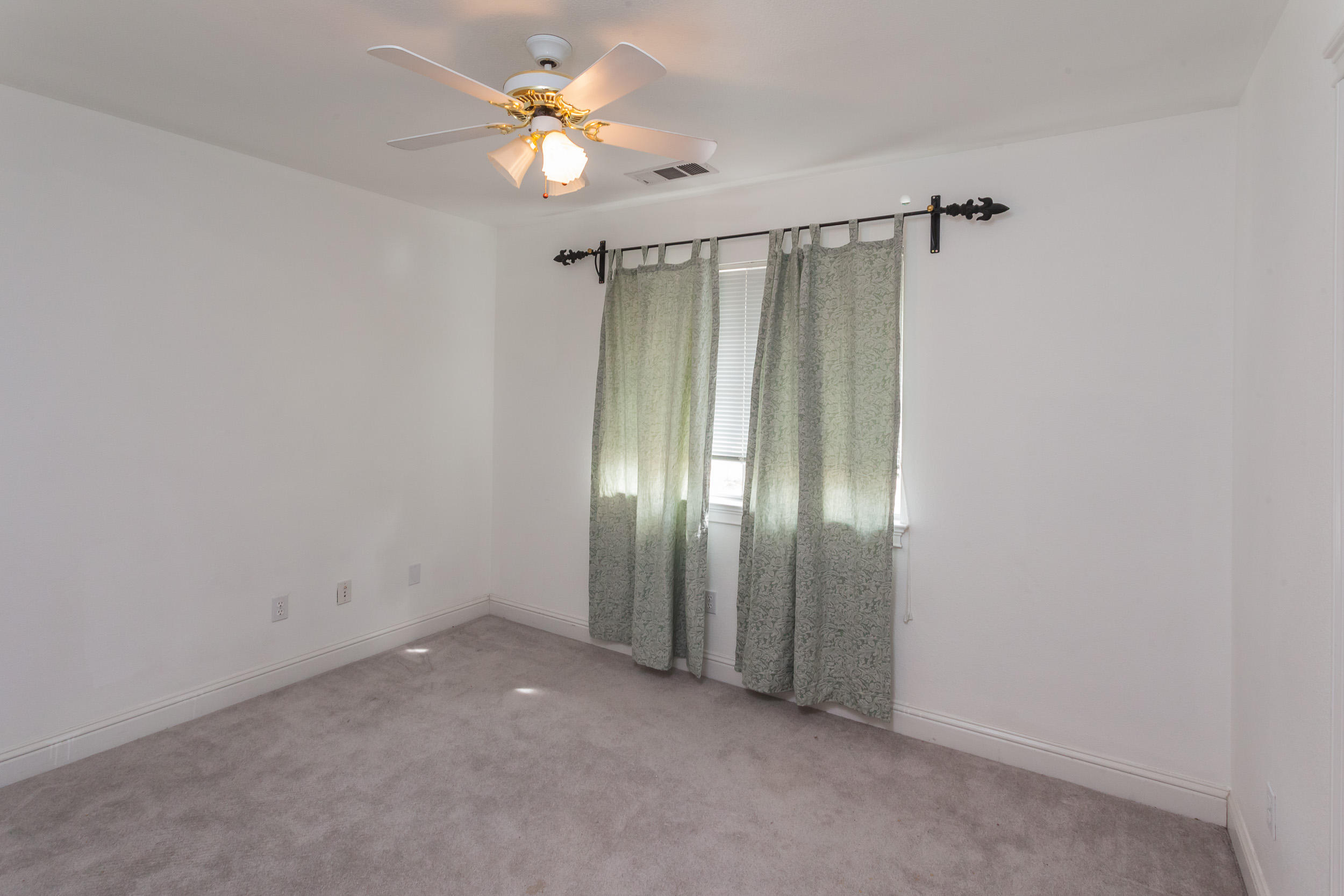 4906 Bidwell Road Redding, CA 96001 - Photo 14 of 29 Bedroom2