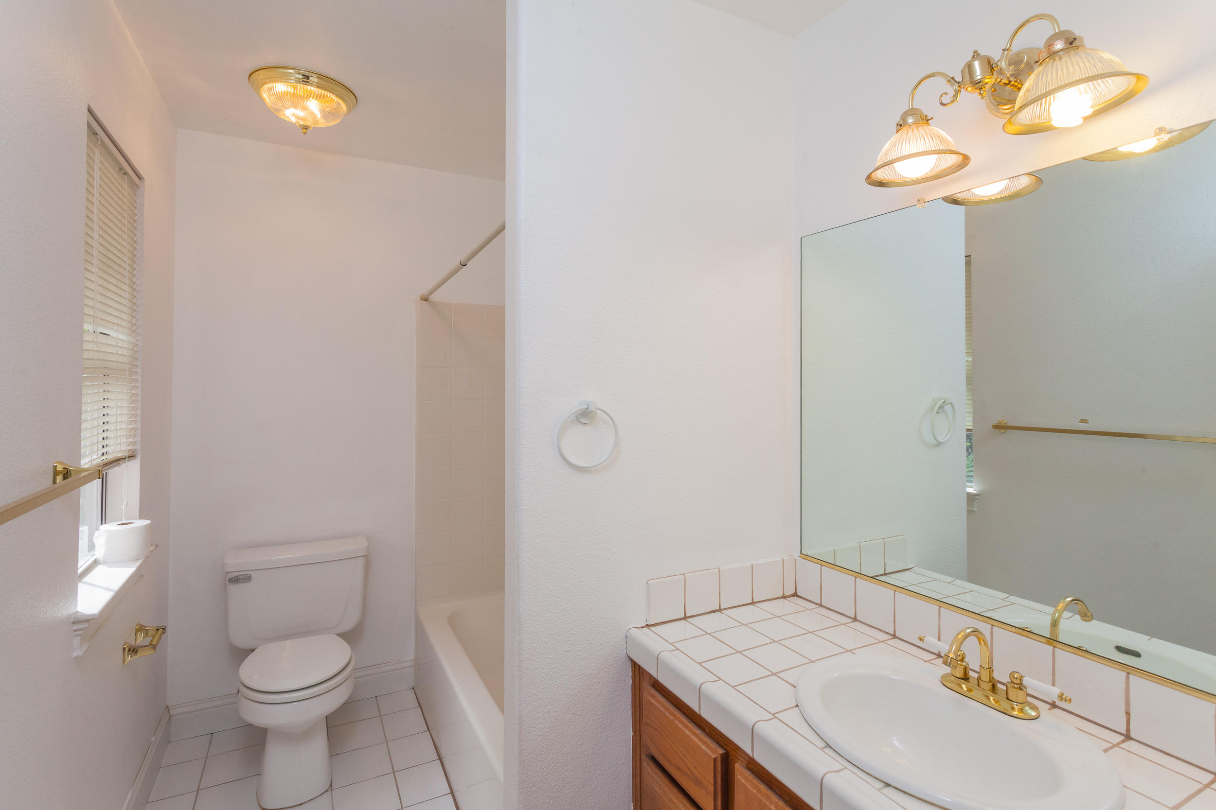 4906 Bidwell Road Redding, CA 96001 - Photo 16 of 29 HallBath