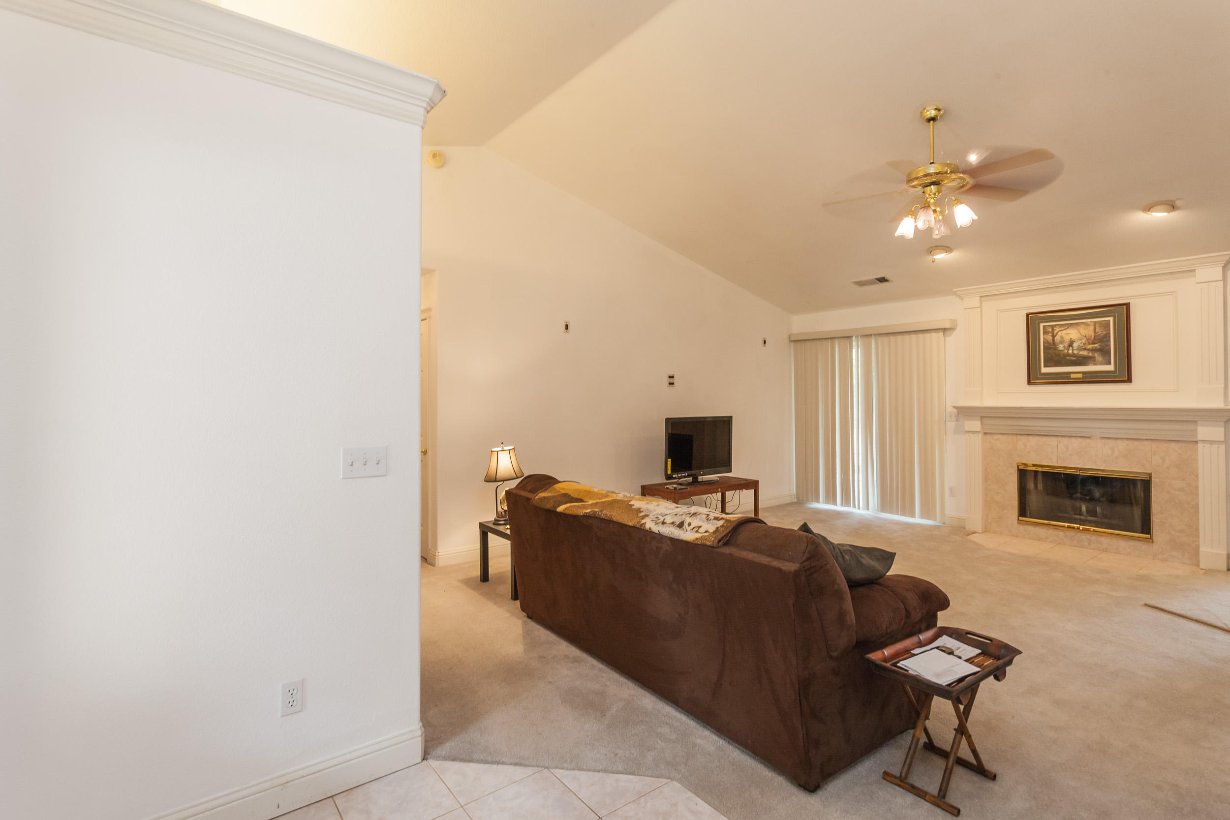 4906 Bidwell Road Redding, CA 96001 - Photo 4 of 29 Living