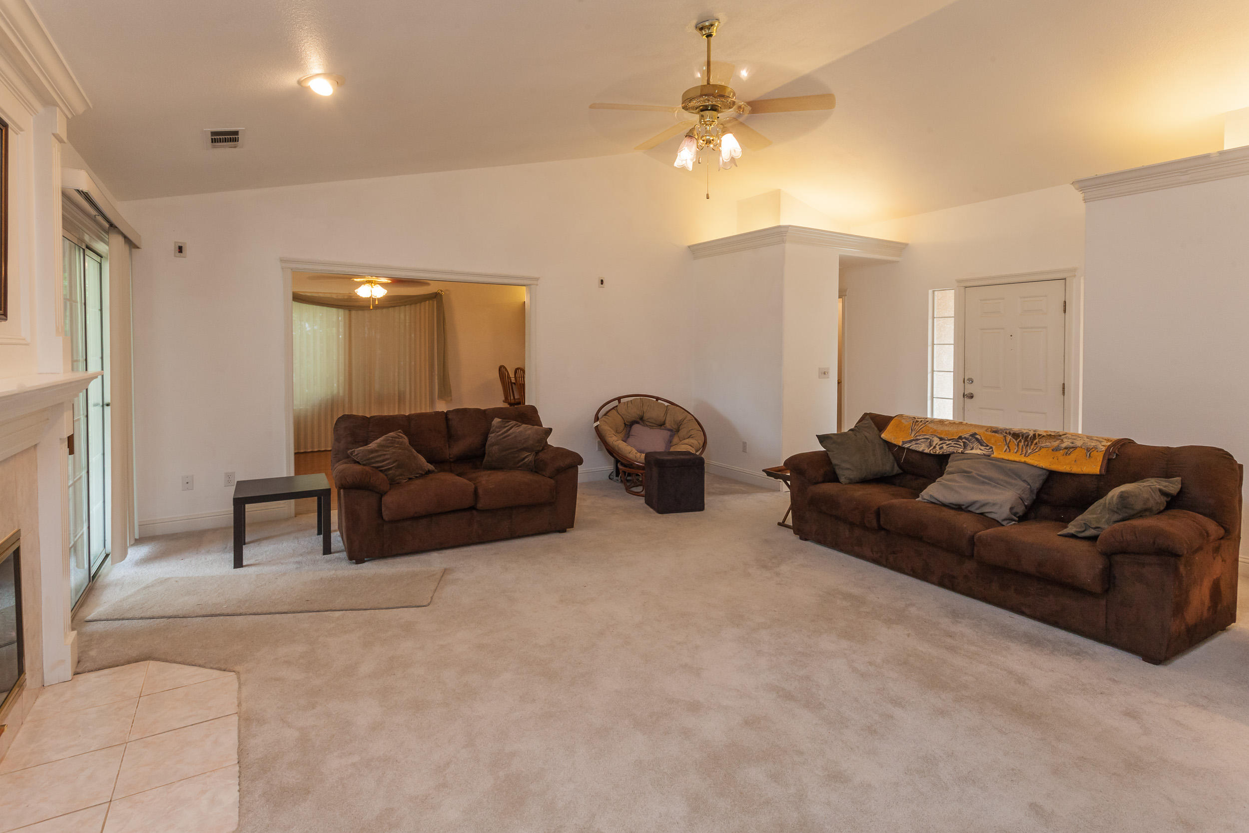 4906 Bidwell Road Redding, CA 96001 - Photo 5 of 29 Living3