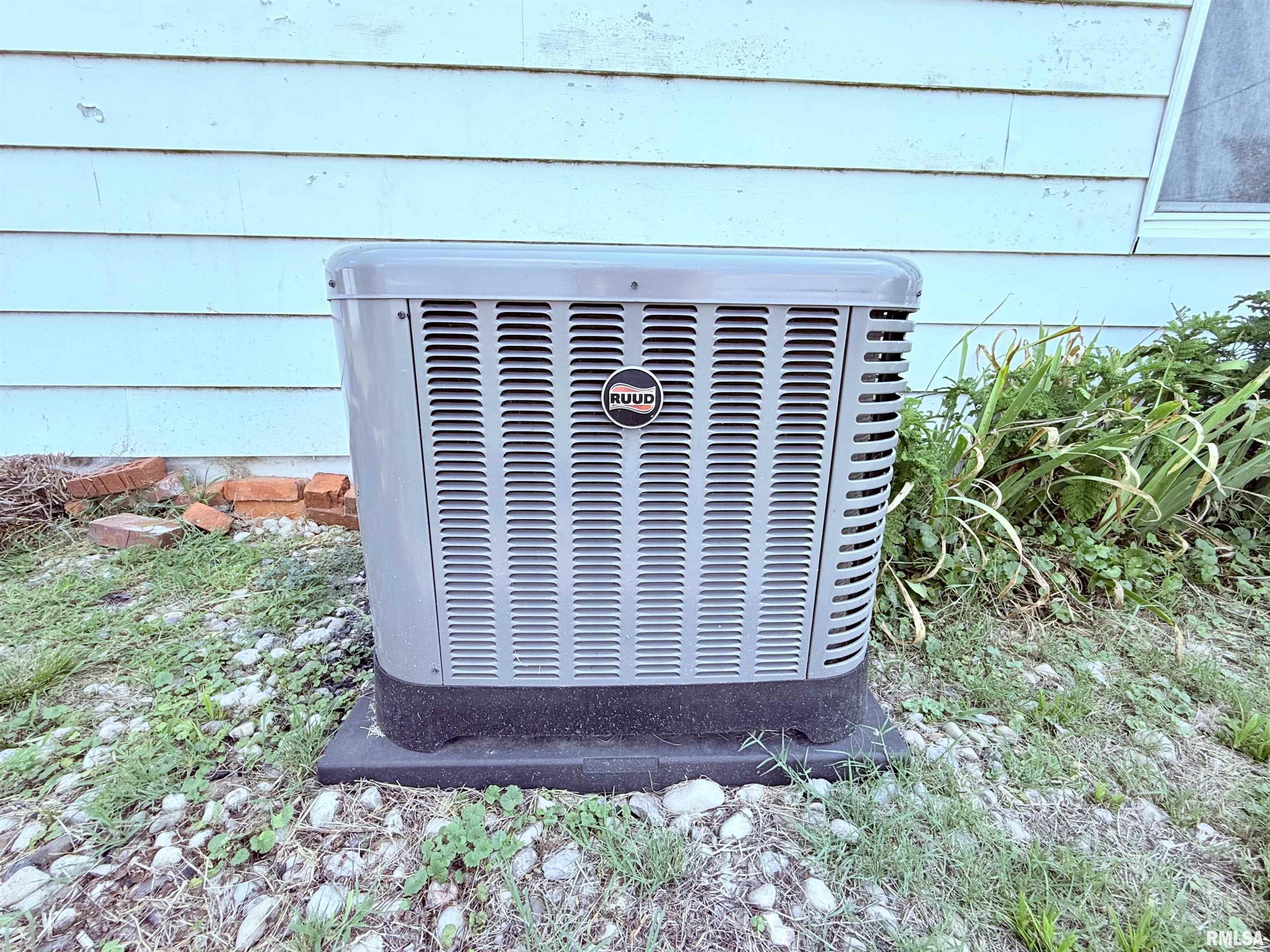 103 Baltimore Street Ridgway, IL 62979 - Photo 6 of 21