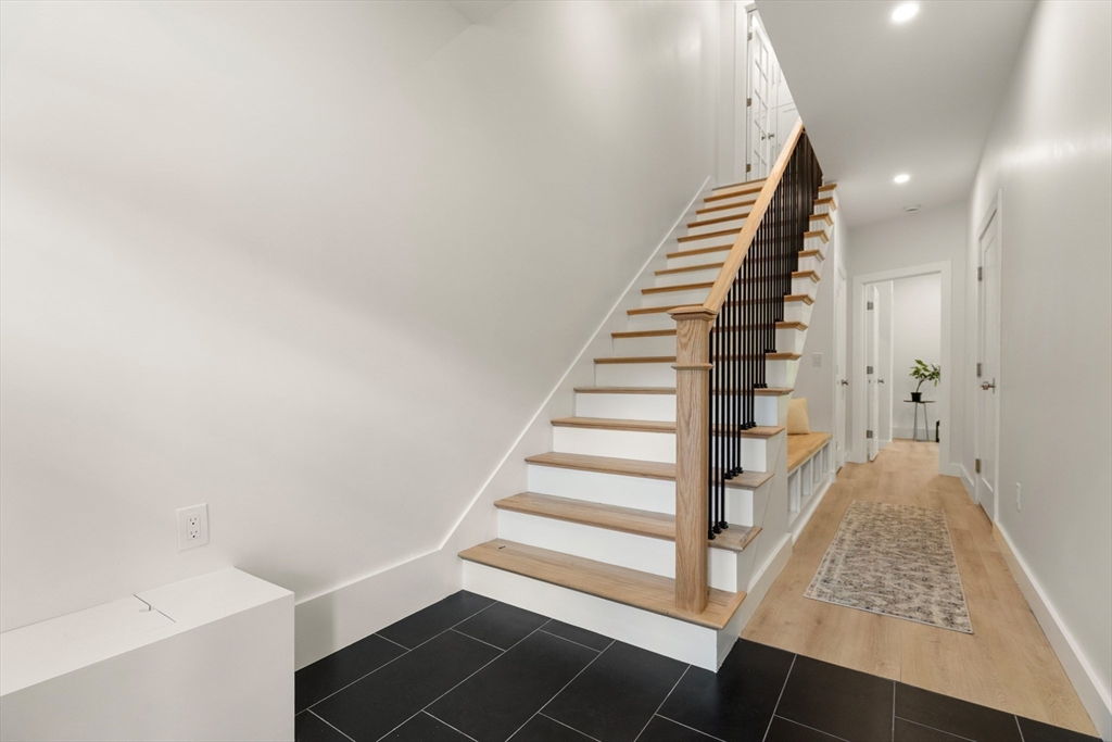 65 Dunstable Road Chelmsford, MA 01863 - Photo 4 of 40 Gallery Image 4