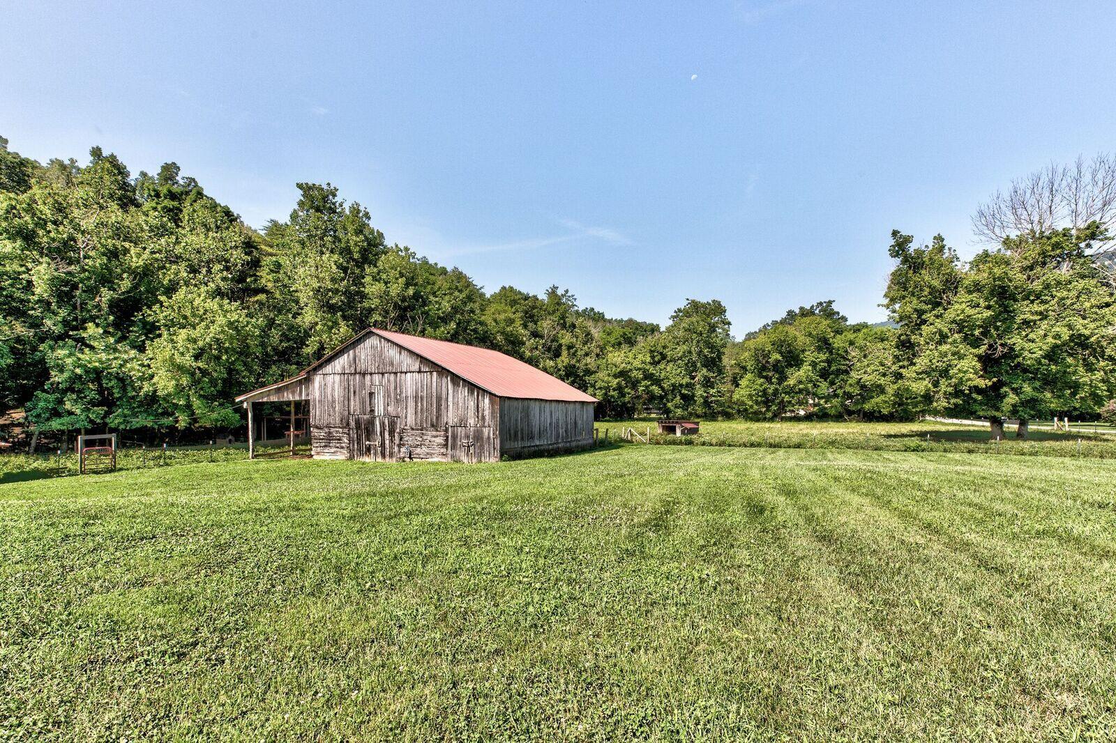 818 Cross Valley Road La Follette, TN 37766 - Photo 14 of 39 818 Cross Valley Road-41_preview (1)