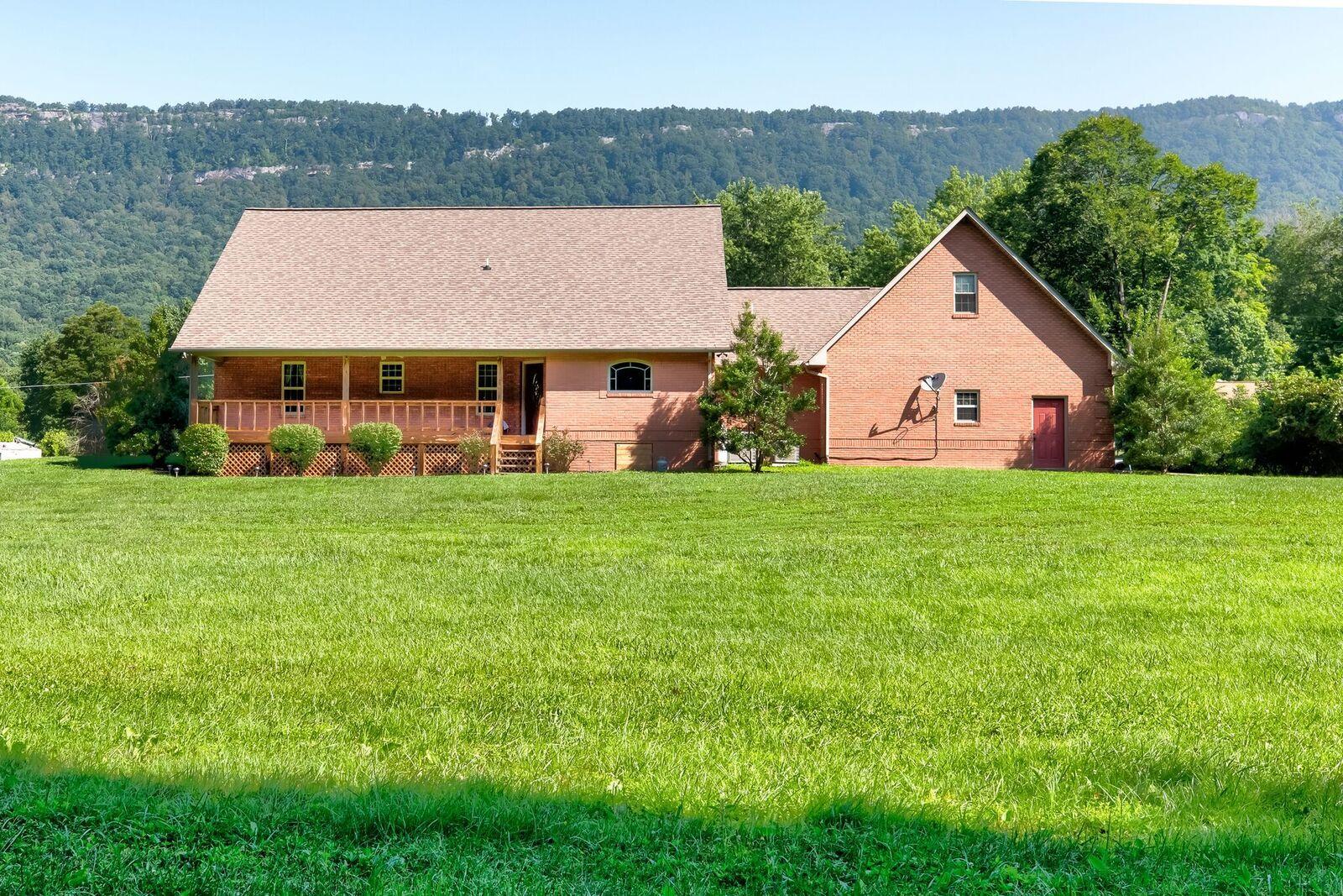 818 Cross Valley Road La Follette, TN 37766 - Photo 4 of 39 818 Cross Valley Road-28_preview (1)