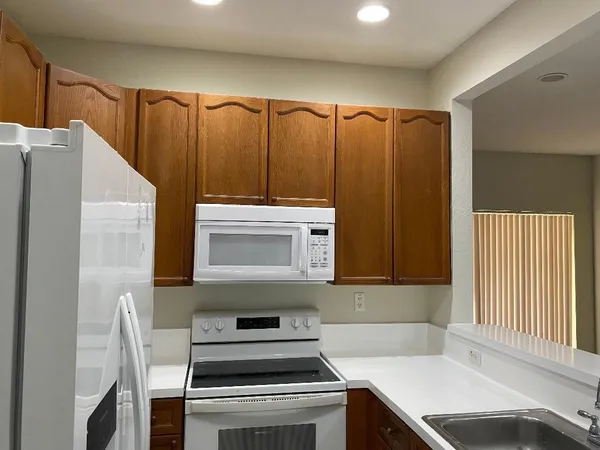 $2,600 | 3411 Merrick Court, Unit 1204, Margate, FL 33063