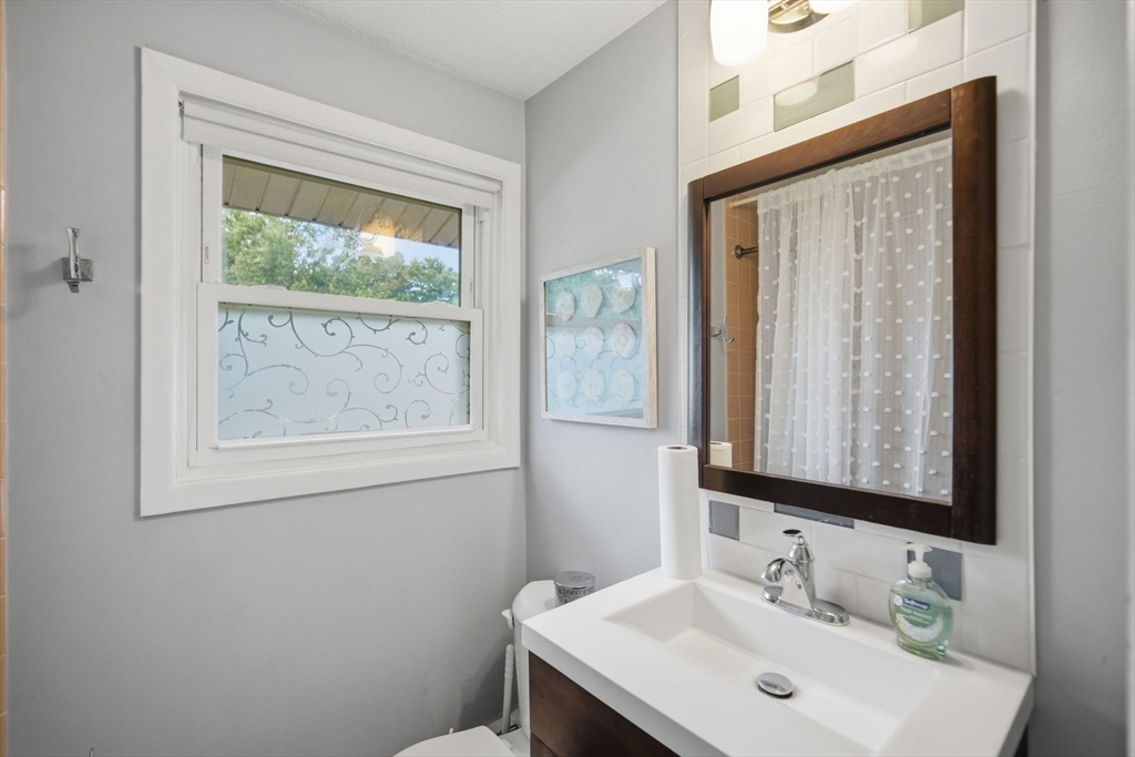 103 Manor Court, Unit 103 Springfield, MA 01118 - Photo 20 of 24