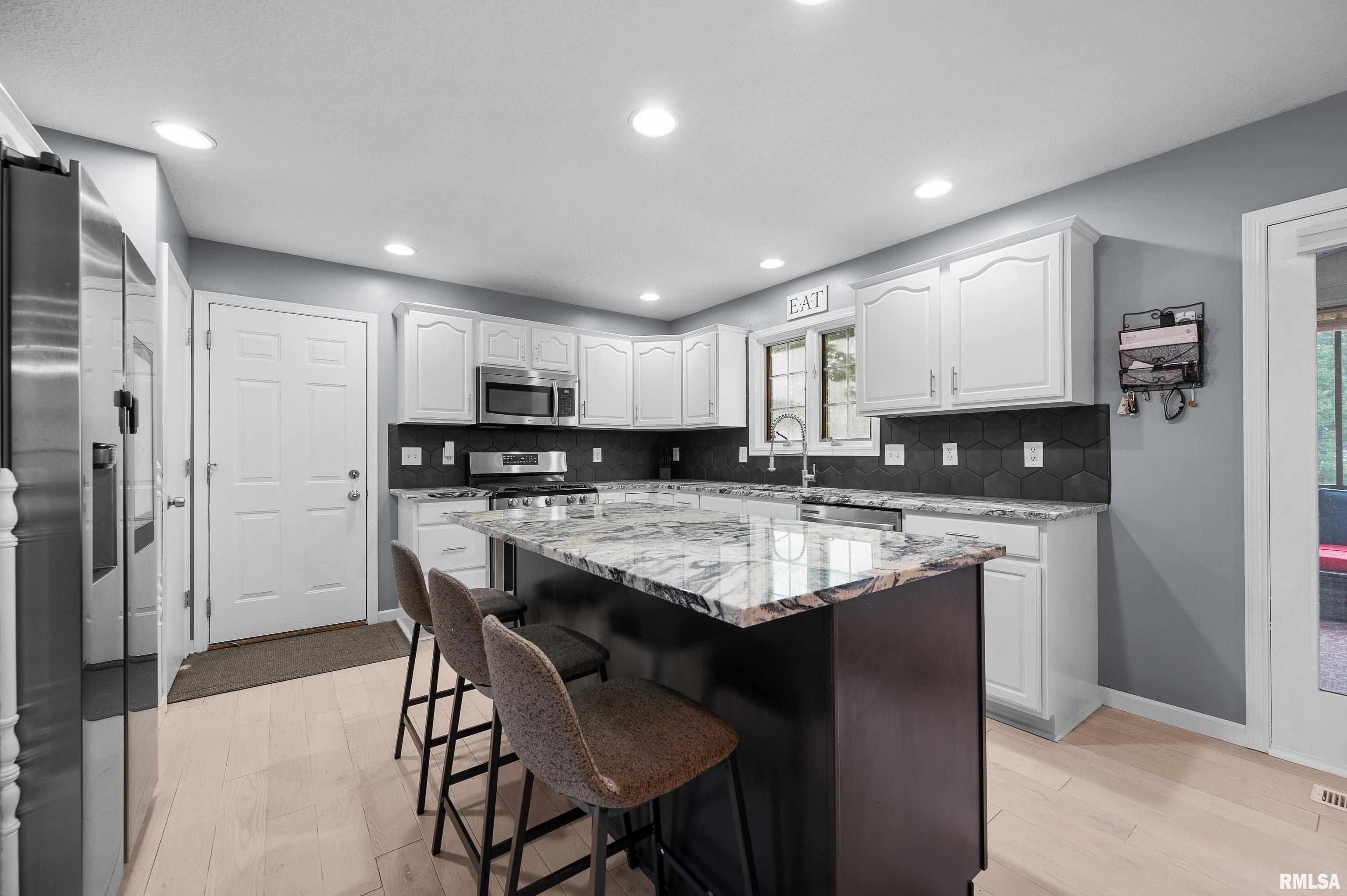 2008 Plum Tree Road Bettendorf, IA 52722 - Photo 12 of 47 Gallery Image 12