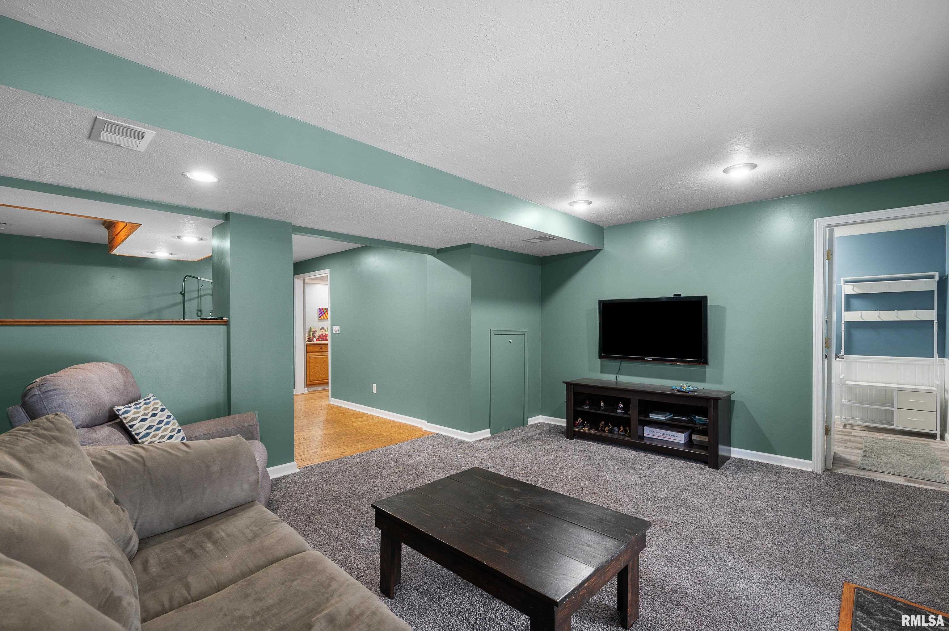 2008 Plum Tree Road Bettendorf, IA 52722 - Photo 34 of 47 Gallery Image 34