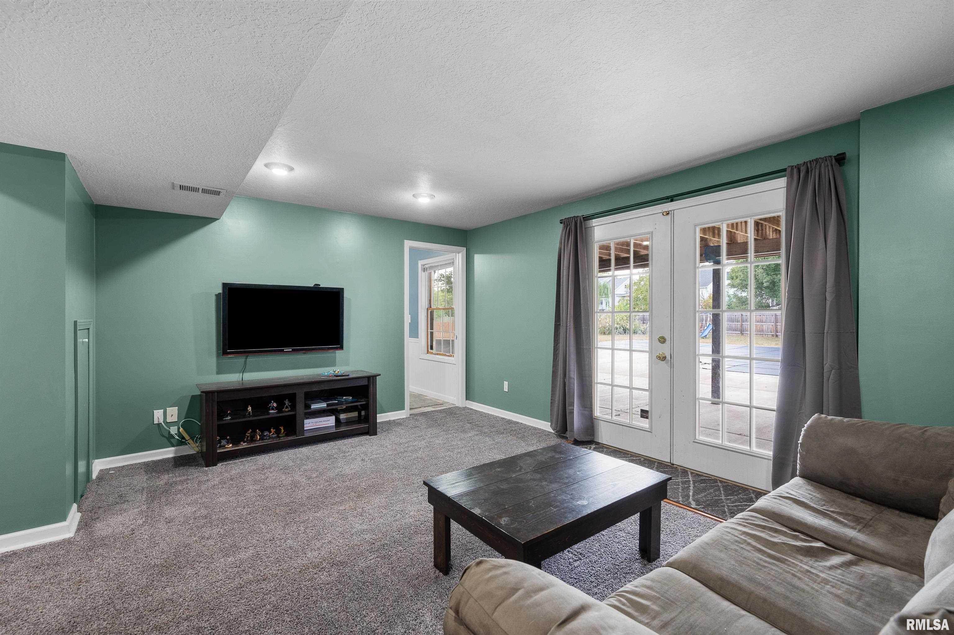 2008 Plum Tree Road Bettendorf, IA 52722 - Photo 35 of 47 Gallery Image 35
