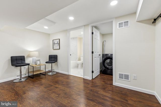 a view of a livingroom with a workspace