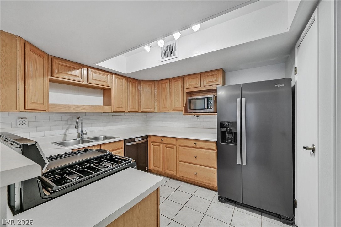 505 Raintree Lane Las Vegas, NV 89107 - Photo 8 of 24 Gallery Image 8