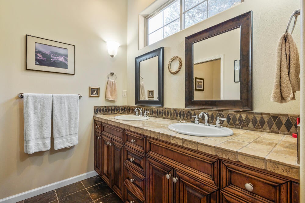 9507 Kestrel Road Klamath Falls, OR 97601 - Photo 20 of 47 9057KestrelRd-53