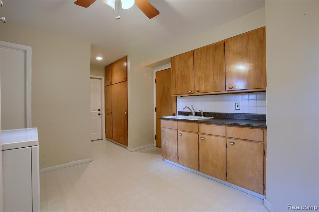 5250 Chicago Road Warren, MI 48092 - Photo 19 of 31
