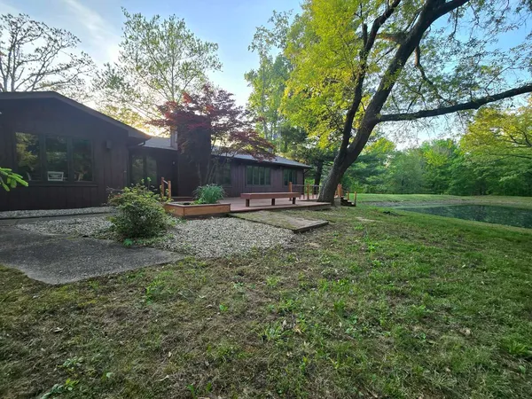 $389,500 | 17647 North Old Centralia Lane, Mount Vernon, IL 62864