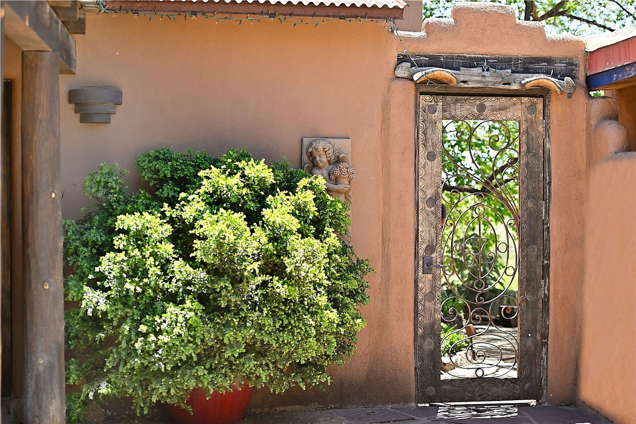 227 Rodriguez Street Santa Fe, NM 87501 - Photo 34 of 39 Outdoor entrance to back patio