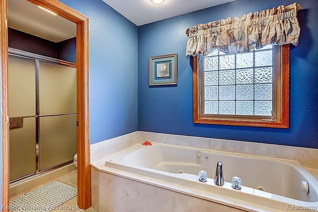 19931 Inkster Road Romulus, MI 48174 - Photo 14 of 18 Separate shower and water closet