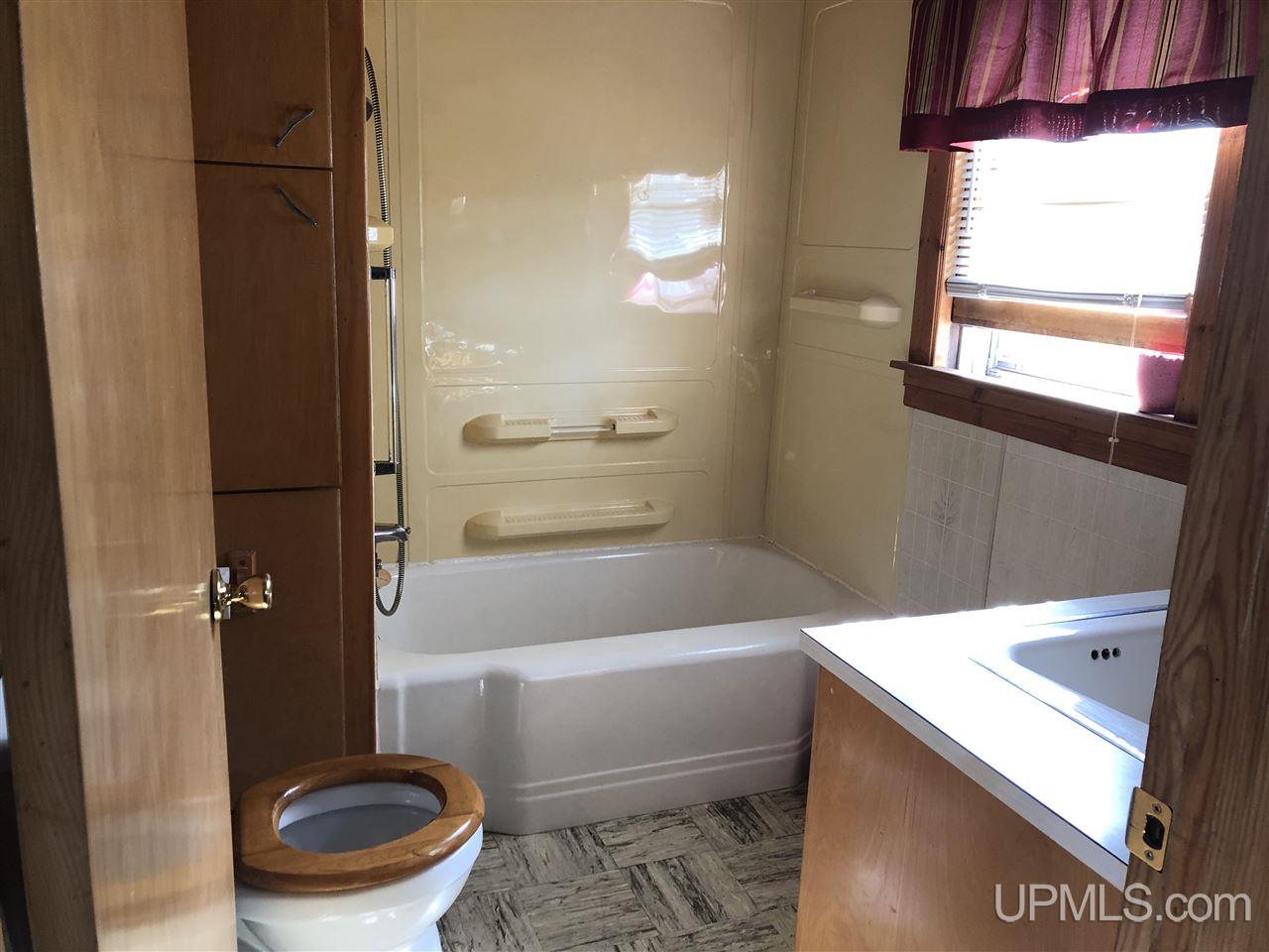 1009 North 3rd Street Escanaba, MI 49829 - Photo 6 of 21