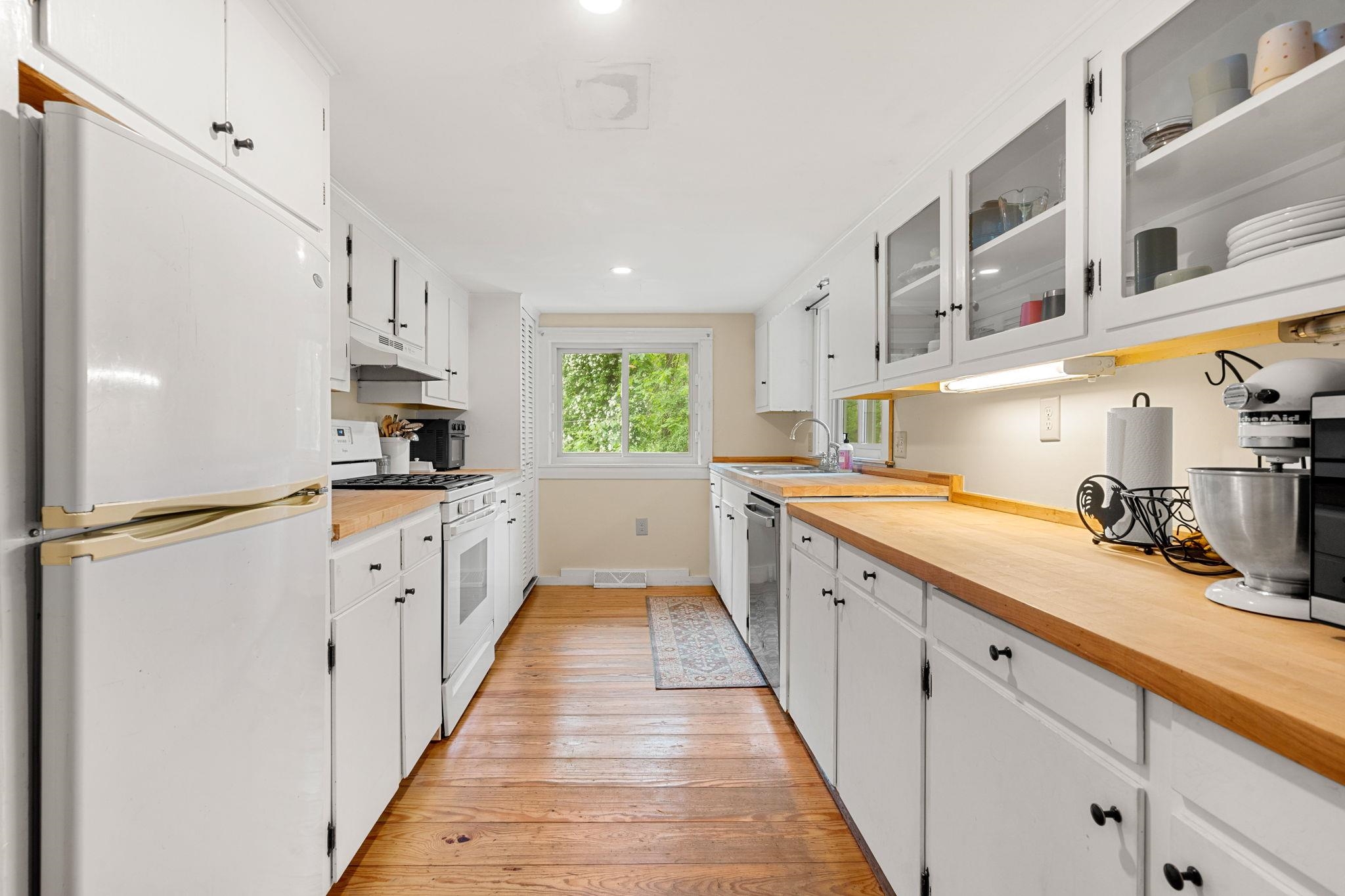 129 Haverhill Road East Kingston, NH 03827 - Photo 6 of 35