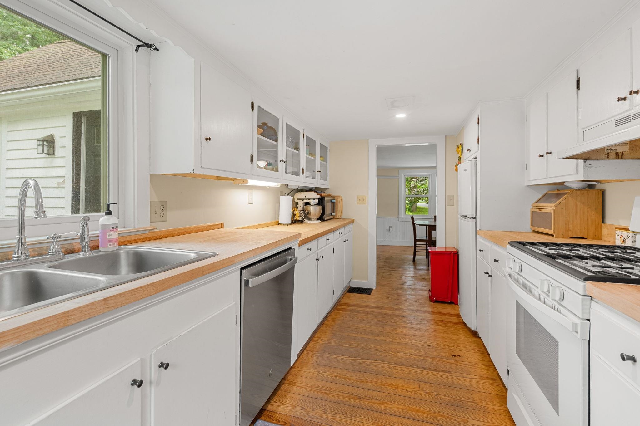 129 Haverhill Road East Kingston, NH 03827 - Photo 7 of 35