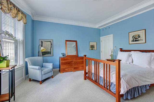 6 East Scott Street, Unit 6 Chicago, IL 60610 - Photo 11 of 25 a bedroom with furniture and a couch
