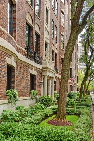 6 East Scott Street, Unit 6 Chicago, IL 60610 - Photo 25 of 25 front view of a brick building
