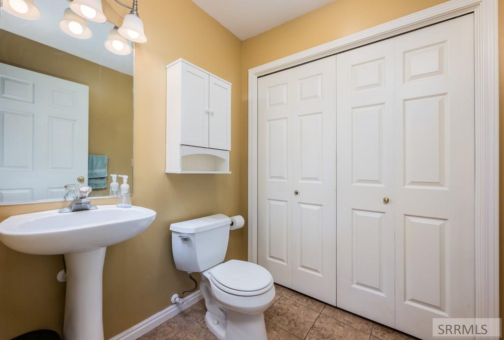 2755 Ridgecrest Drive Idaho Falls, ID 83404 - Photo 36 of 48