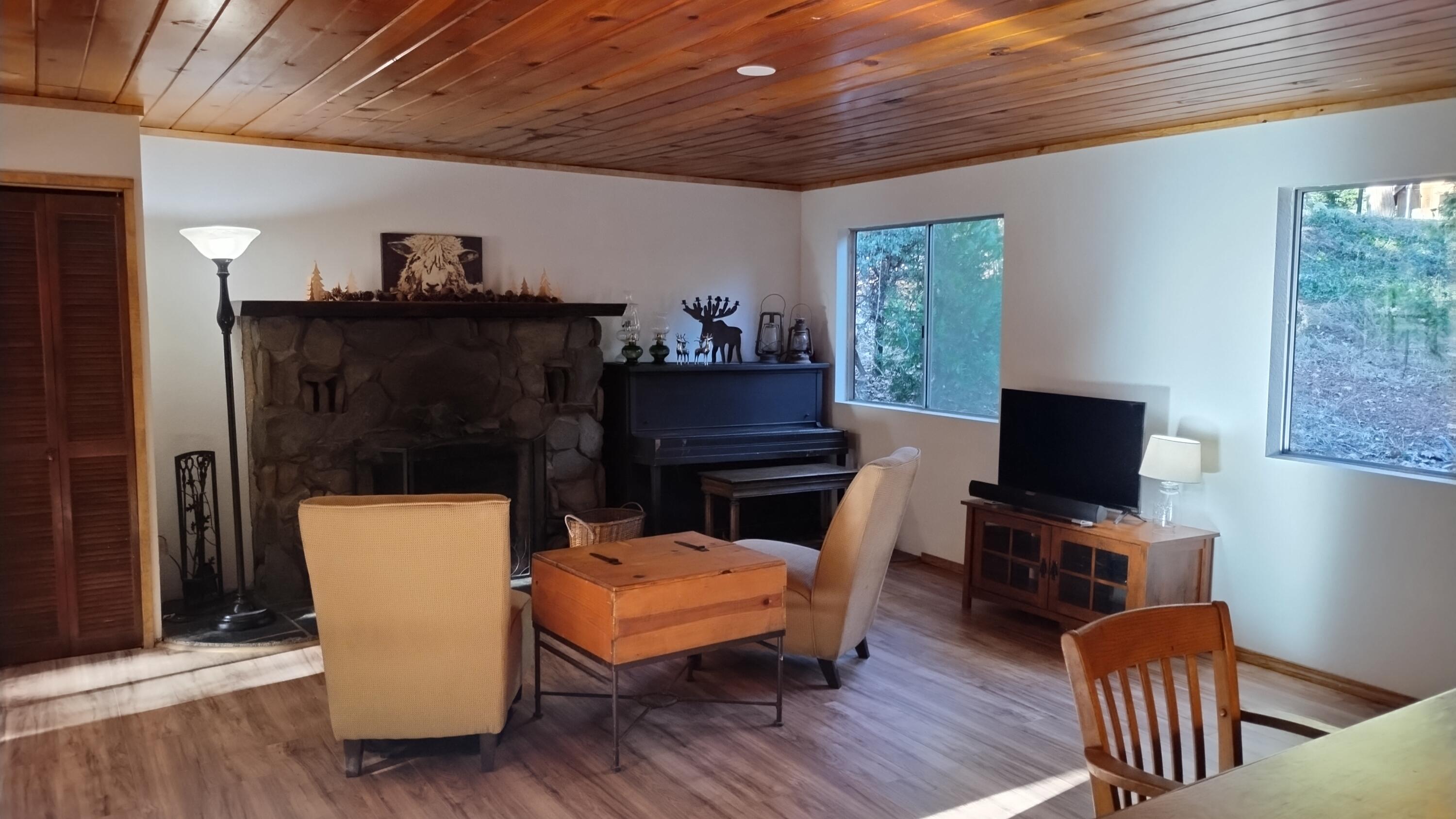 594 Loop Drive Springville, CA 93265 - Photo 29 of 68 30-Living room from kitchen doorway