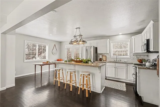 $350,000 | 2900 East Red Bridge Road, Kansas City, MO 64137