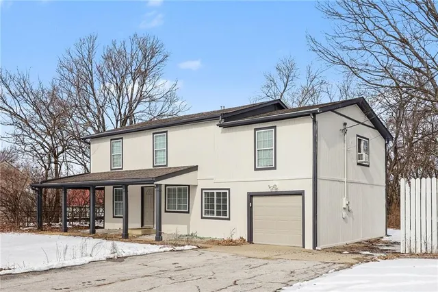 $350,000 | 2900 East Red Bridge Road, Kansas City, MO 64137