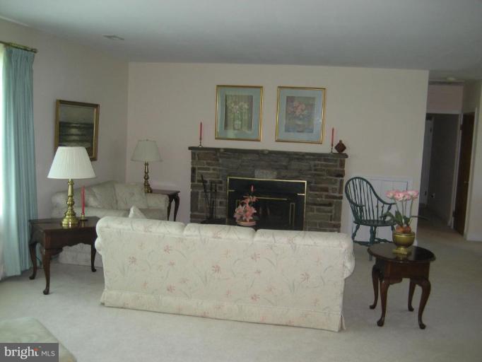 2800 Baldwin Mill Road Baldwin, MD 21013 - Photo 18 of 23 Living Room