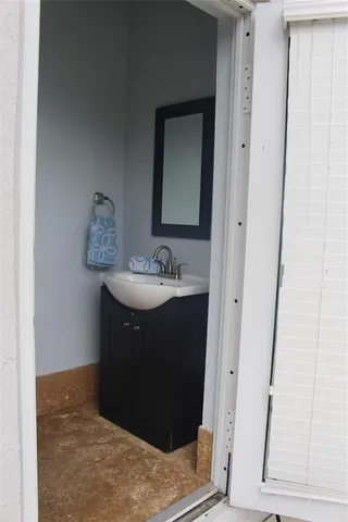 $999,999 | 16272 Southwest 42nd Terrace, Miami, FL 33185