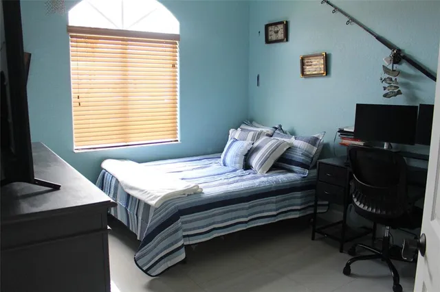 $999,999 | 16272 Southwest 42nd Terrace, Miami, FL 33185