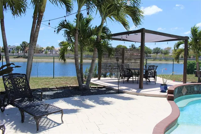 $999,999 | 16272 Southwest 42nd Terrace, Miami, FL 33185