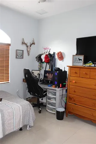 $999,999 | 16272 Southwest 42nd Terrace, Miami, FL 33185