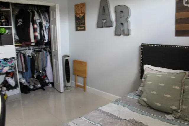 $999,999 | 16272 Southwest 42nd Terrace, Miami, FL 33185